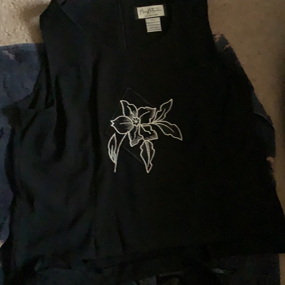 This top has matching pants never worn